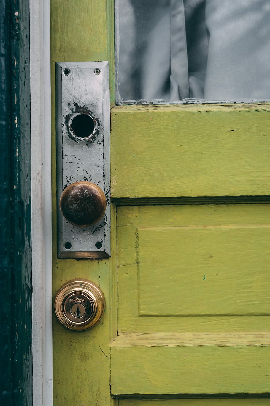 brown door knob in green wooden door, green wooden door closed HD wallpaper