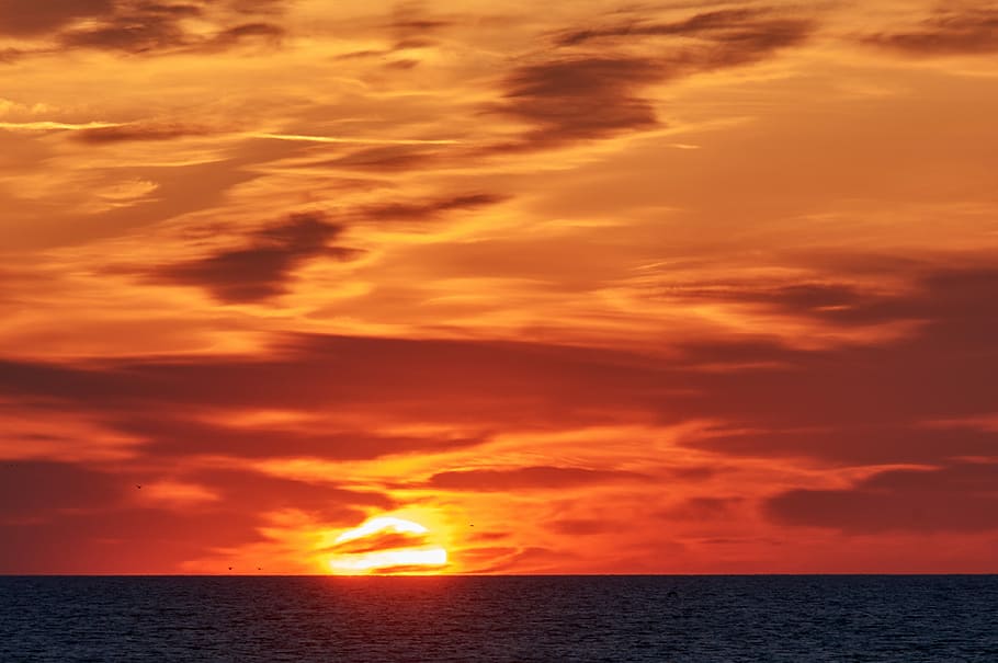 photograph of sea during golden hour, sunset scenery, sunrise HD wallpaper