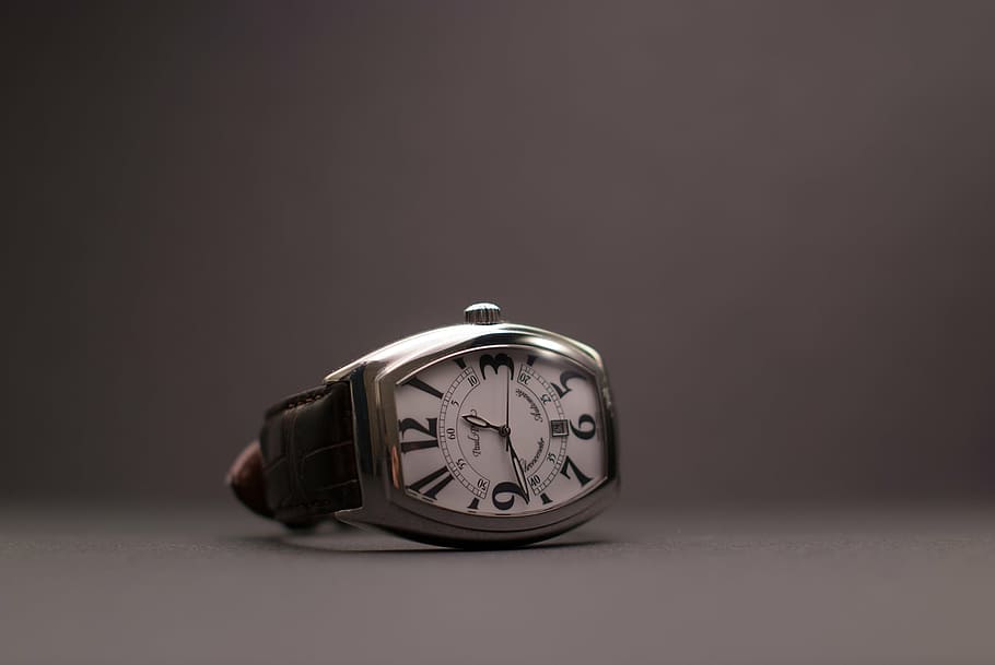 rectangular silver-colored analog watch reading 12:39, still HD wallpaper
