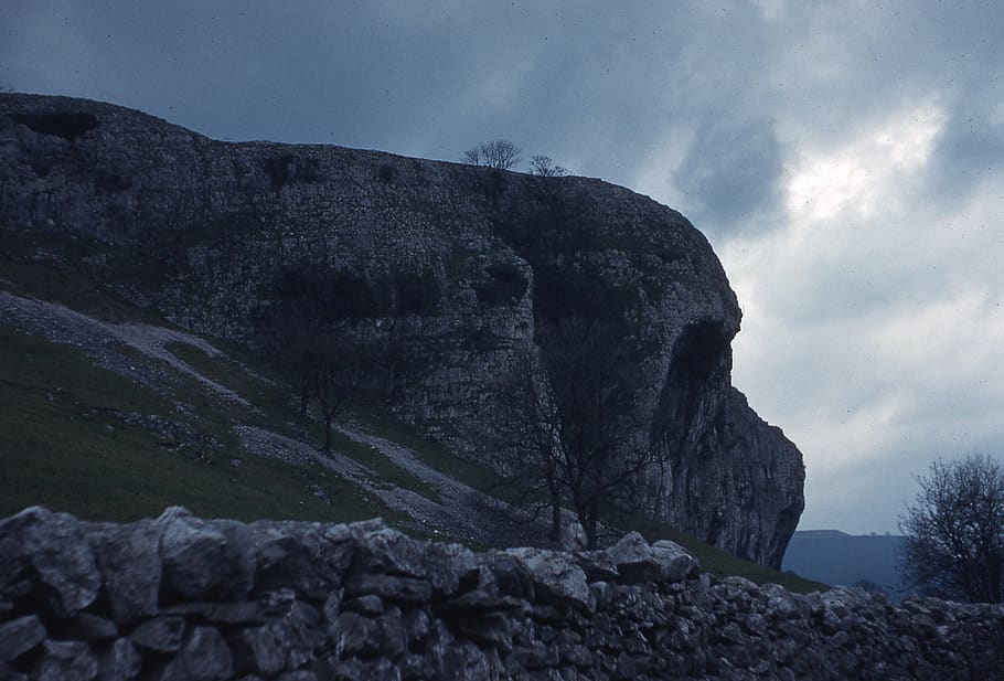 kilnsea crag yorkshire, yorkshire dales, a rainy day in yorkshire, HD wallpaper