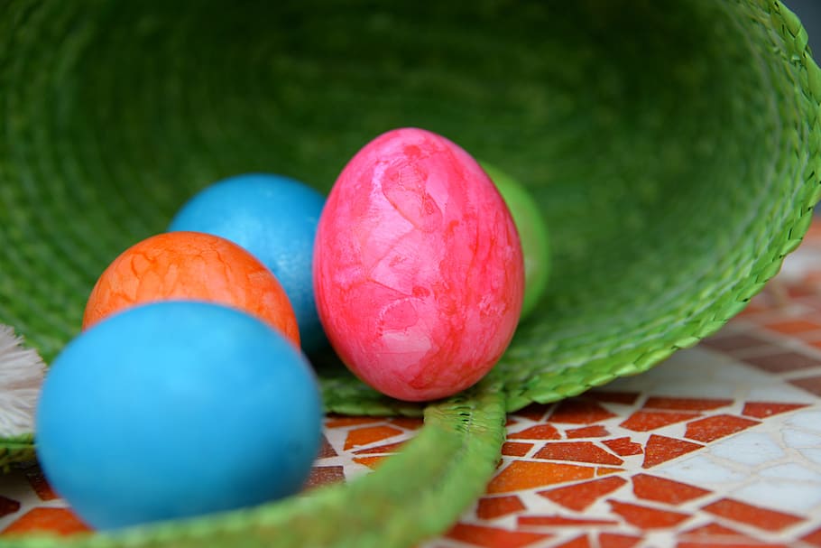 five assorted-color eggs inside green basket, easter eggs, colorful HD wallpaper