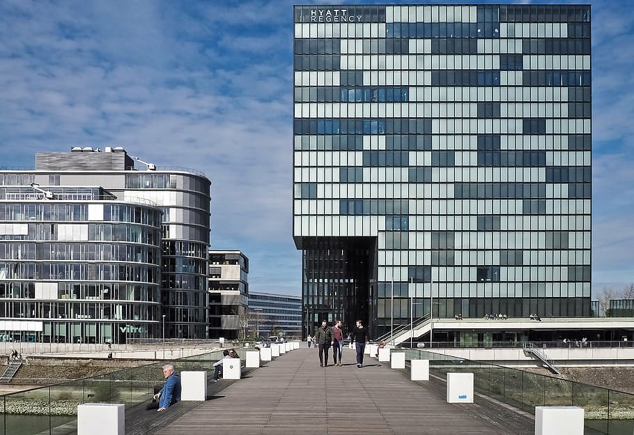 three person walking near gray concrete building, architecture HD wallpaper