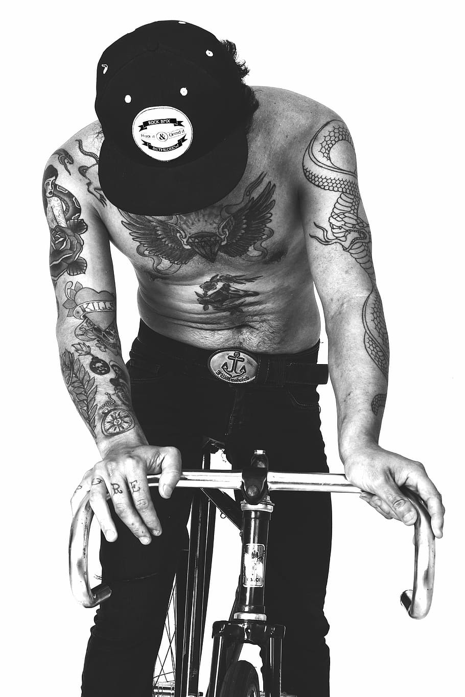 man rides bicycle, grayscale man riding bike, tattoo, tattoo sleeve, HD wallpaper