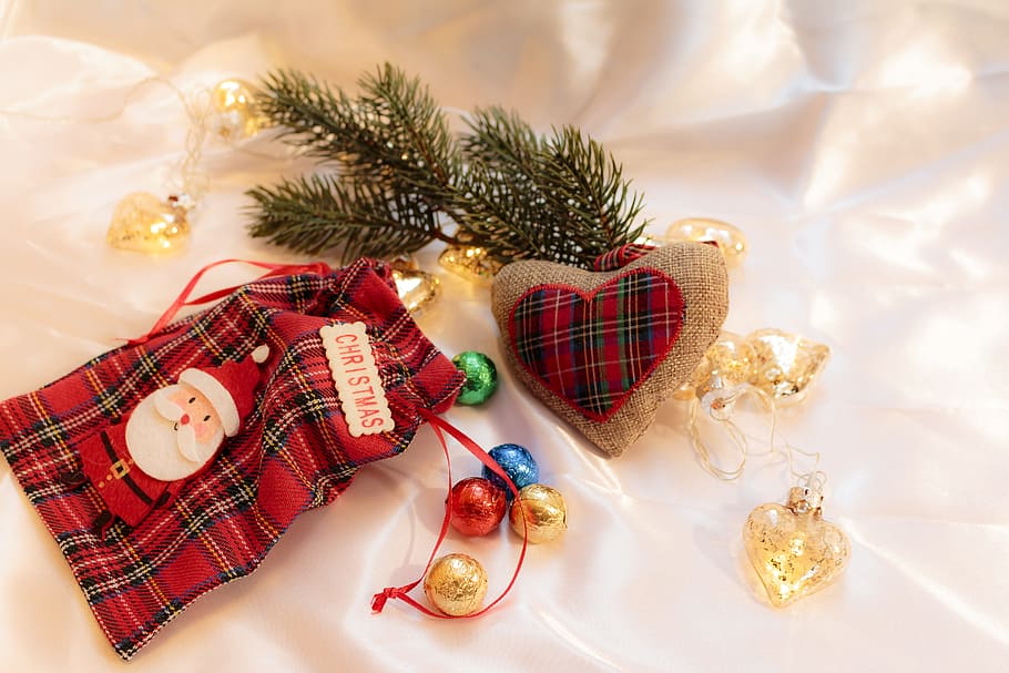 red and back plaid pouch bear baubles on bed, christmas, light HD wallpaper