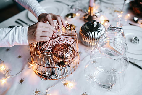 Hands Decorating Christmas Table, roses, red roses, holding hands HD wallpaper