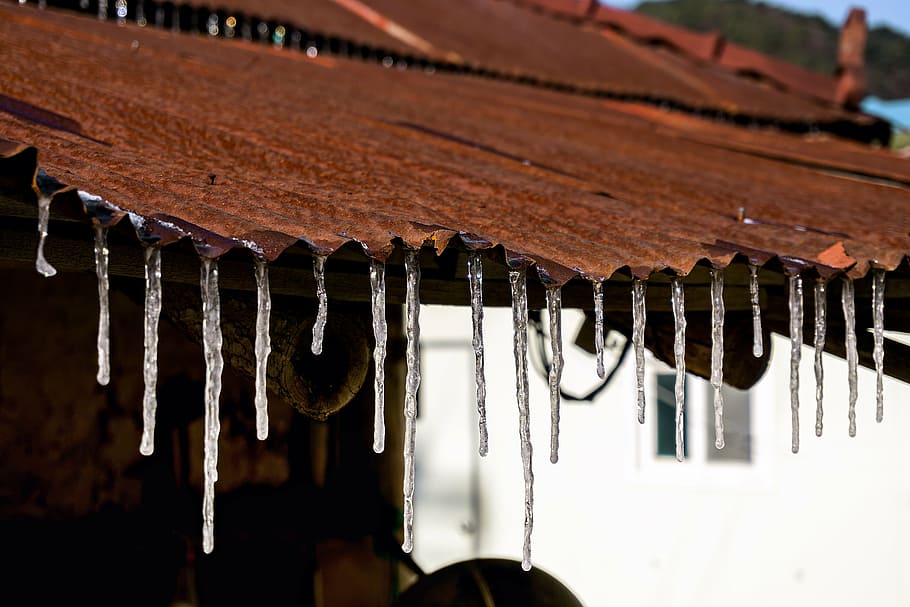 icicle, winter, ice, in the cold, winter landscapes, roof, focus on foreground HD wallpaper