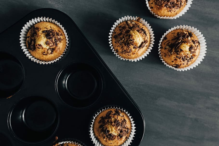 Homemade chocolate chip muffins, baking, pastry, tray, dessert HD wallpaper