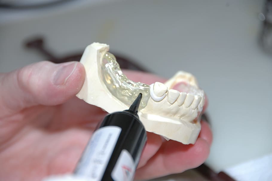 person holding silicone teeth mold, zahntechnik, plastic, prosthesis, HD wallpaper