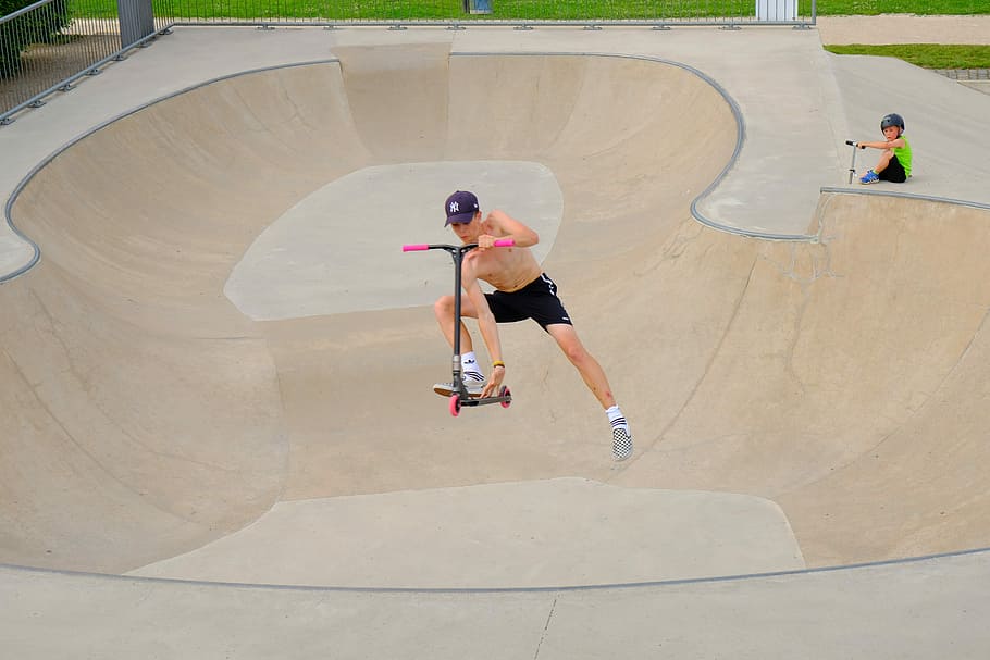 Kickboard, Stunt, Skater, Roller, show, viewers, learn, drive HD wallpaper