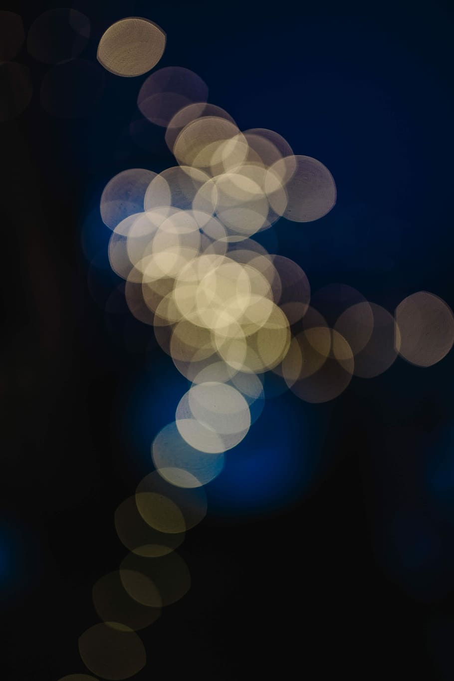 White abstract bokeh lights, background, blurred, glow, defocused
