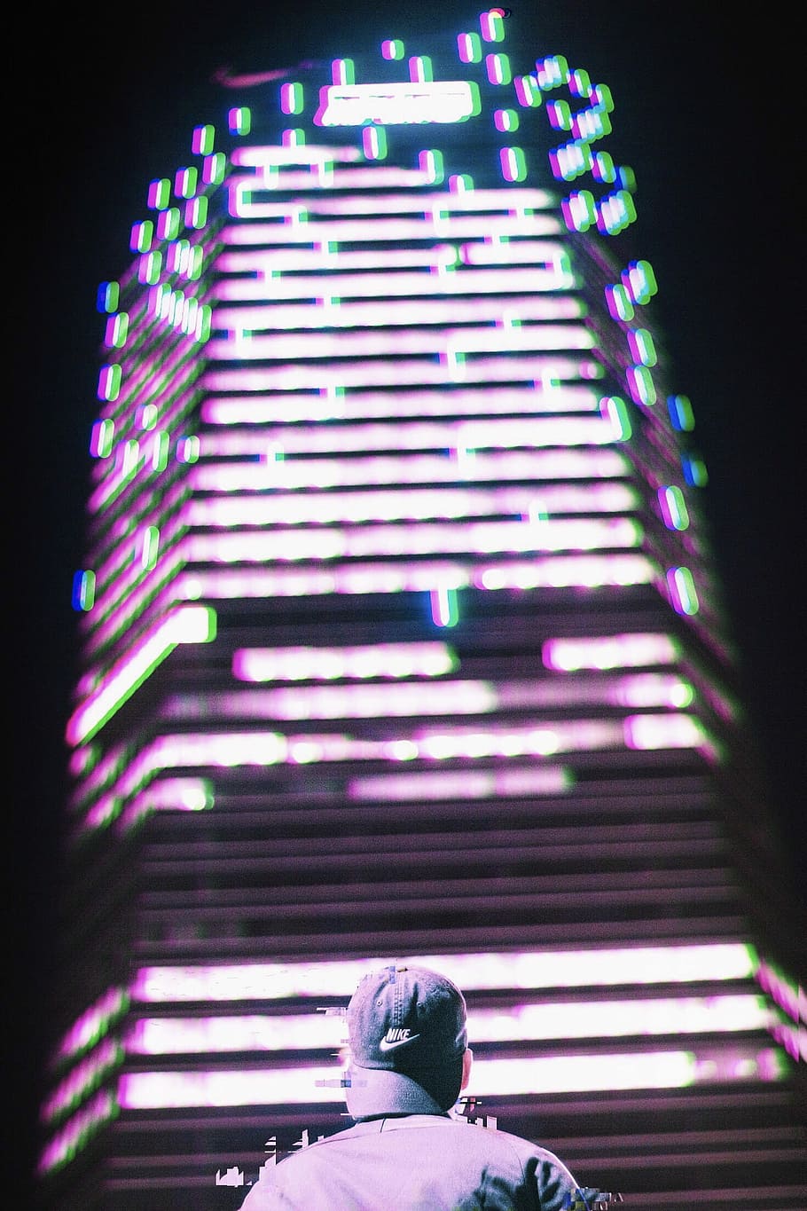 man looking at high-rise building, man staring up to the high rise building during nighttime HD wallpaper
