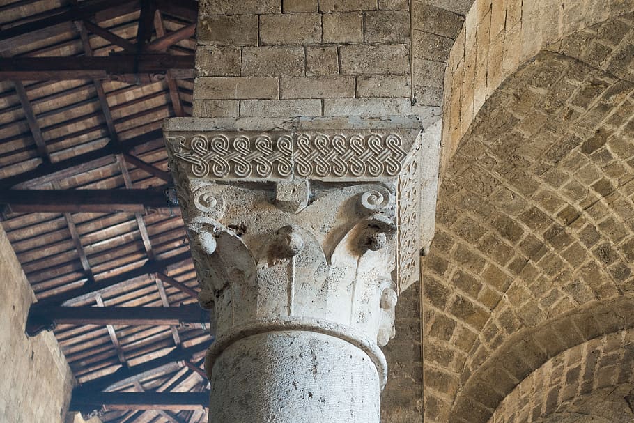 capital, pillar, abbey, monastery, church, romanesque, tuscany HD wallpaper