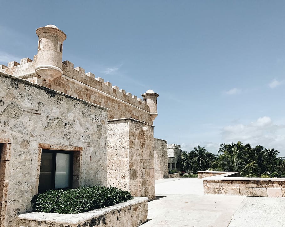 Castle in Paradise, beige concrete building under blue sky during daytime HD wallpaper