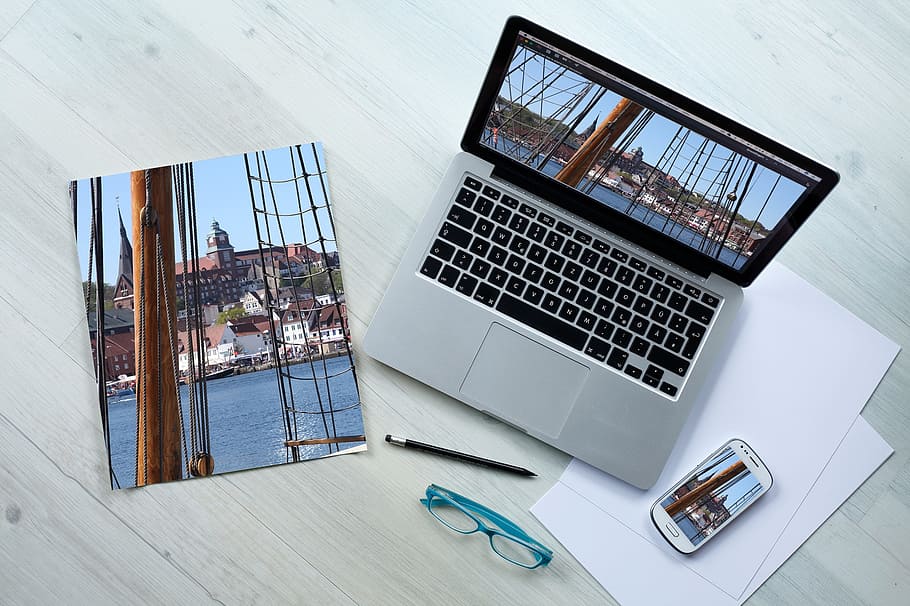 MacBook Pro on gray surface, mockup, design, device, own layout HD wallpaper