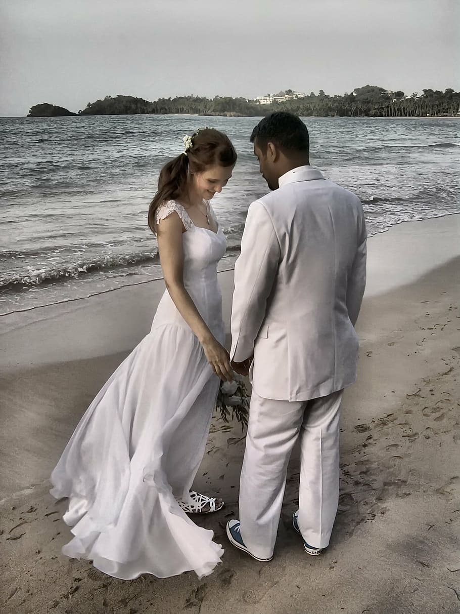newly wed couples beside seashore under gray clouds during daytime HD wallpaper