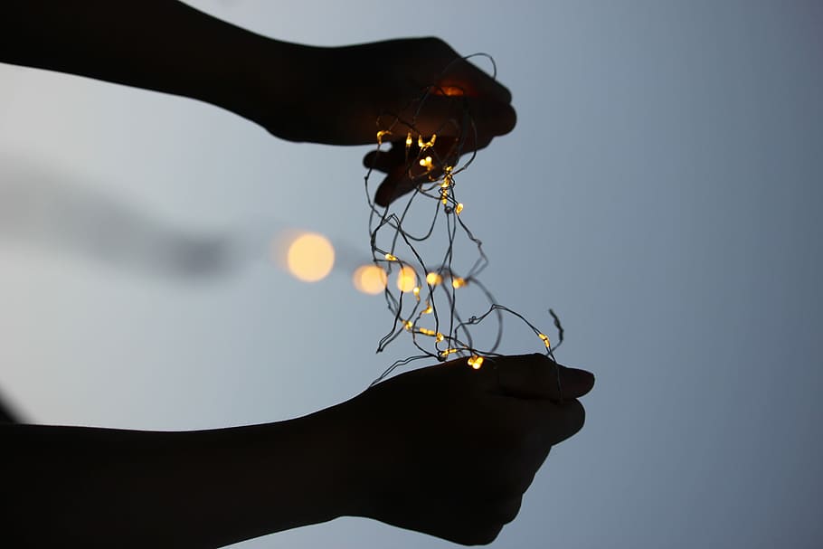 silhouette person holding string lights, person holding string lights, HD wallpaper