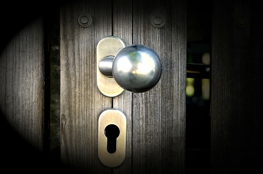 blur, close-up, closed, dark, door, doorknob, entrance, focus HD wallpaper