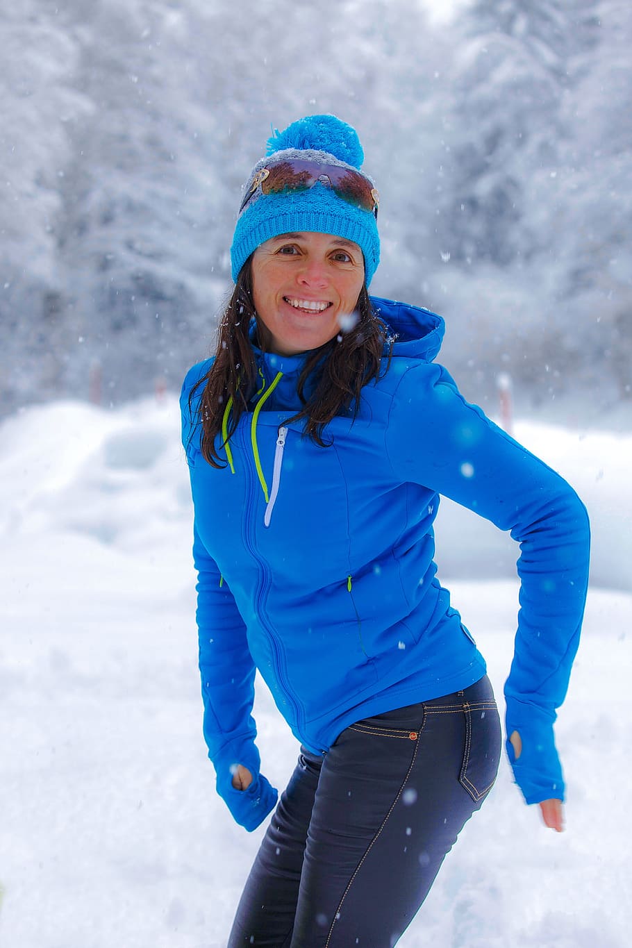 winter, snow, cold, fun, recreation, woman, hat, sourrire, snowflake HD wallpaper
