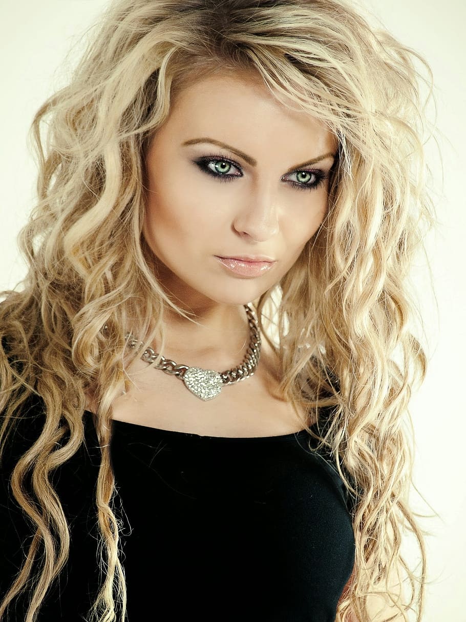 women's black spaghetti-strap top and silver-colored chain pendant necklace close-up photography HD wallpaper