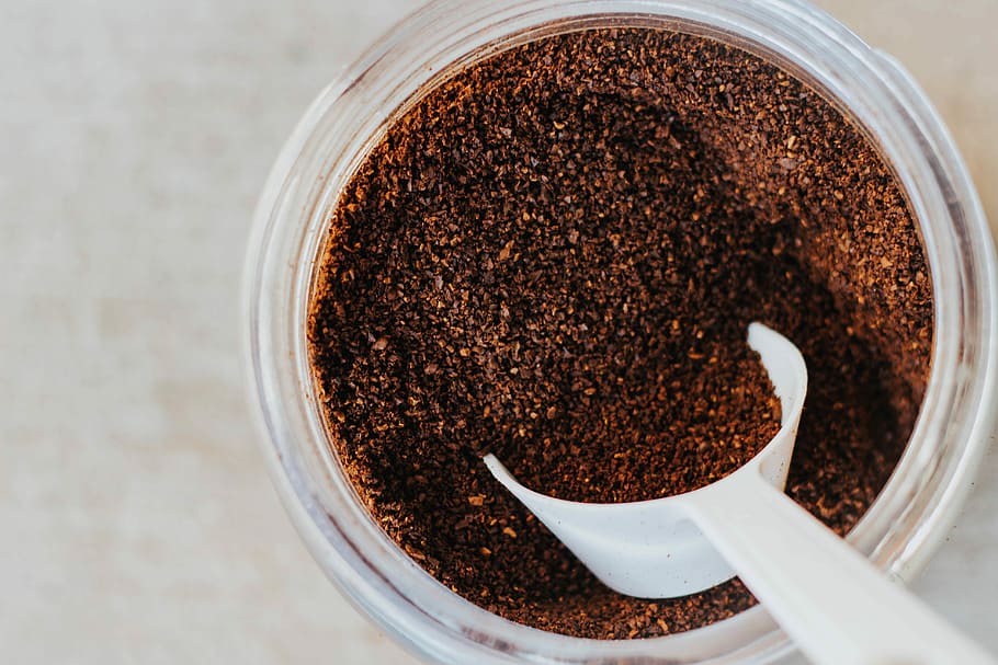 white table spoon on coffee, clear glass jar with coffee powder HD wallpaper
