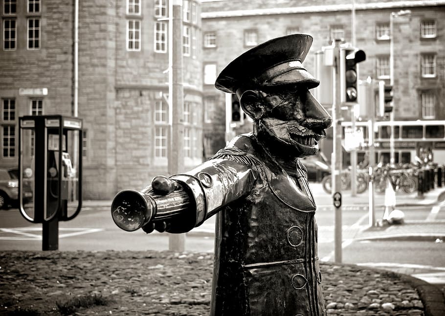 soldier statue on sidewalk, greyscale, photo, near, road, payphone HD wallpaper