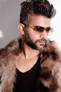man wearing silver-colored Ray-Ban sunglasses, bezel, hairstyle HD wallpaper