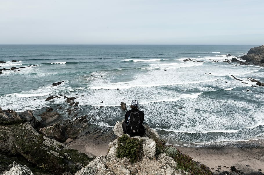 Fishermen’s Trail, person sitting on rock cliff surrounded with water HD wallpaper