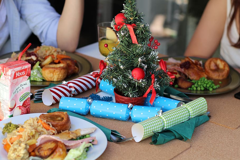green mini Christmas tree on table, dinner, food, decoration HD wallpaper
