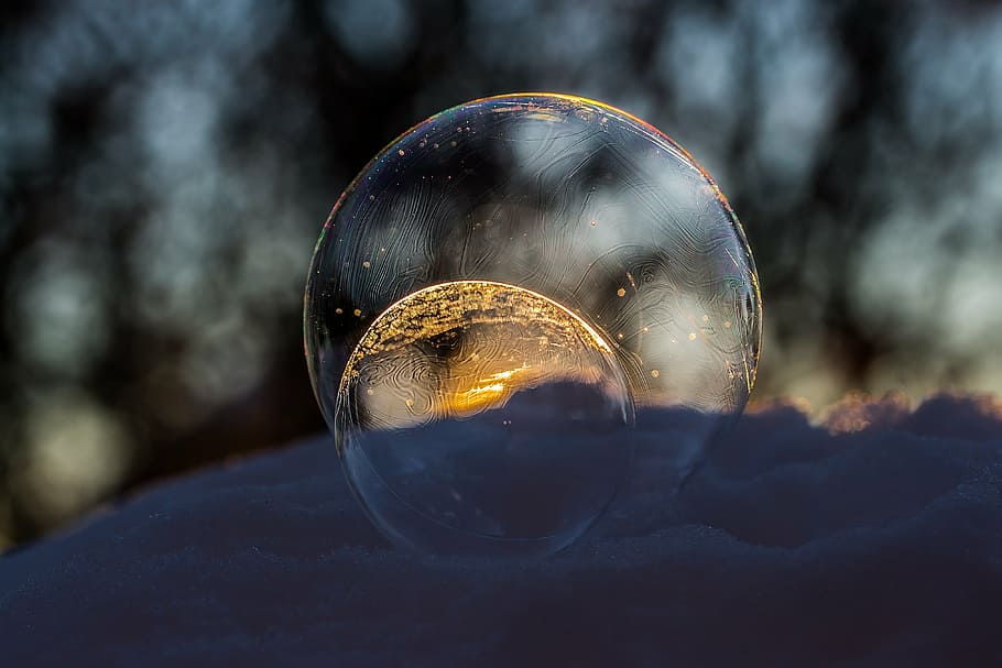 clear and gold-colored ball, frozen seifenblasen, soap bubbles, HD wallpaper