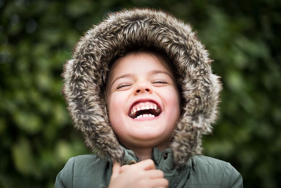 selective focus photography of child laughing, toddler holding hoodie and smiling HD wallpaper