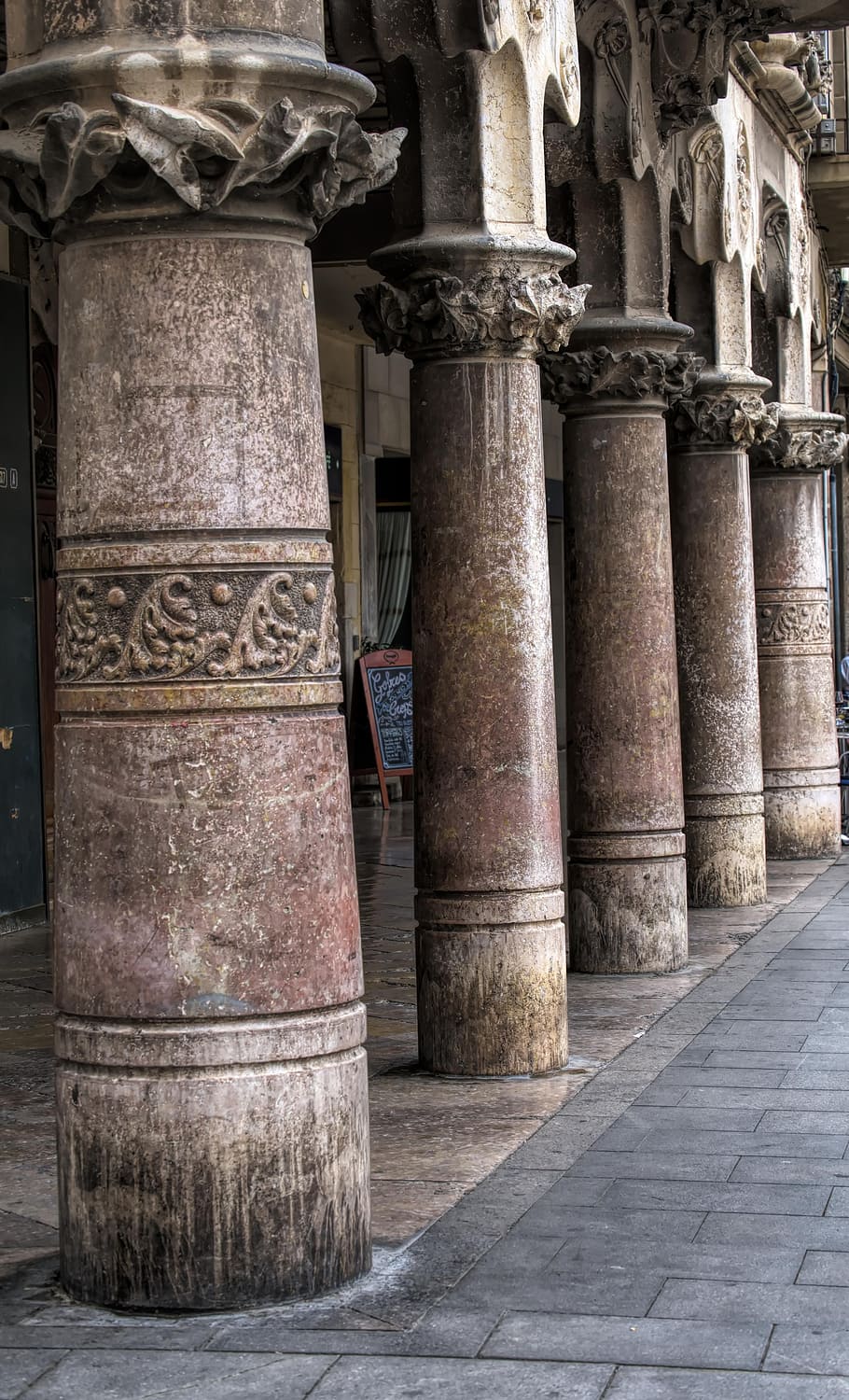 photo of brown column posts, columns, roman, architecture, ancient HD wallpaper