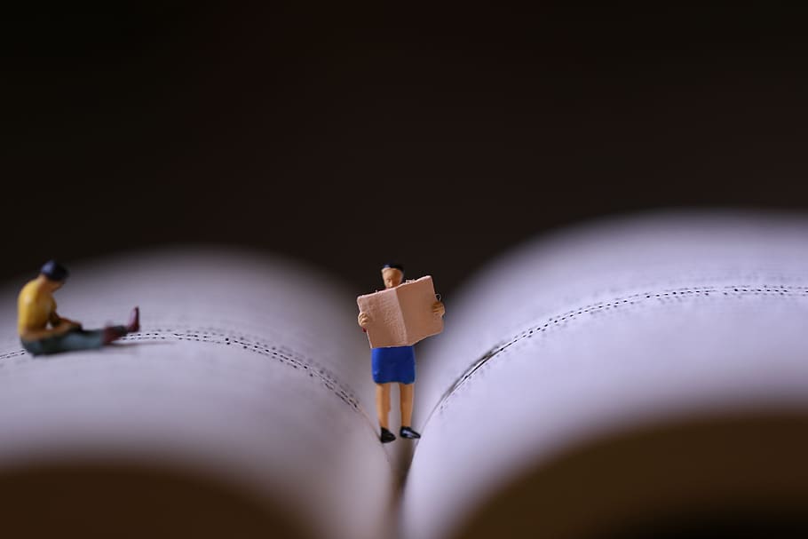 person reading book figure, Miniature, black background, studio shot HD wallpaper