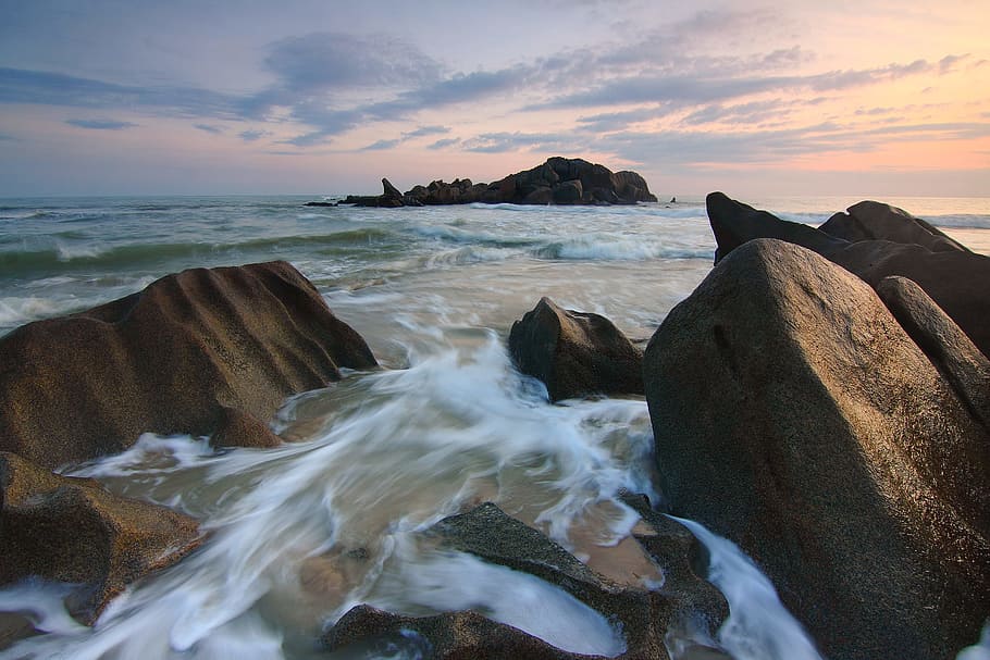 sea, dawn, landscape, nature, beach, boulders, clouds, dusk, evening HD wallpaper