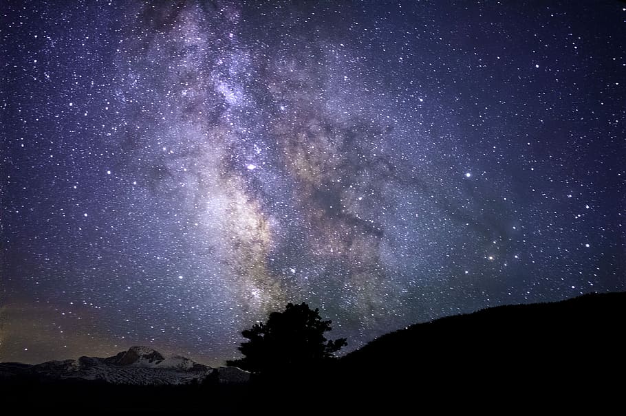 silhouette of trees and mountain under blue sky at nighttime, galaxy HD wallpaper