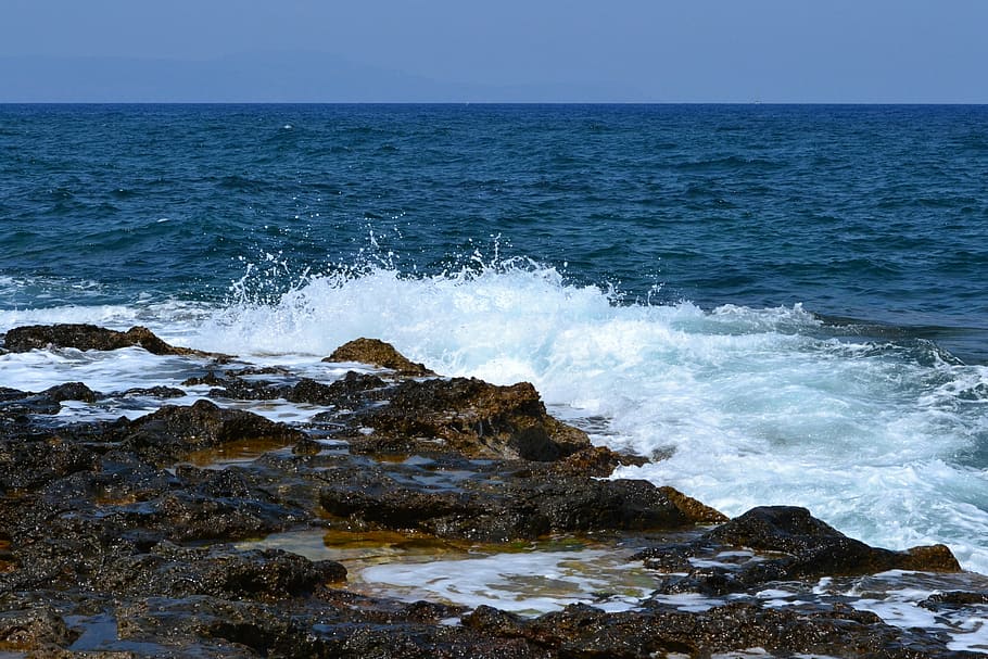 wave, beach, sea, spray, stones, tide, water, motion, horizon HD wallpaper