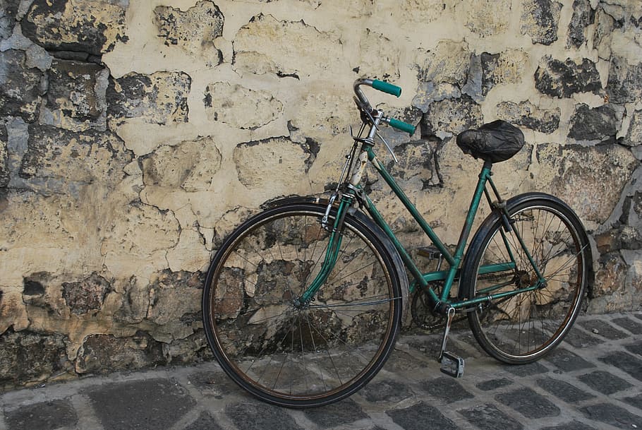 green bicycle, old, wall, background, bike, alone, standing HD wallpaper