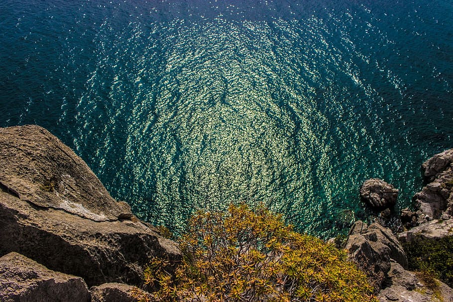 plants and cliff and body of water, ancient asini, dive, waters HD wallpaper