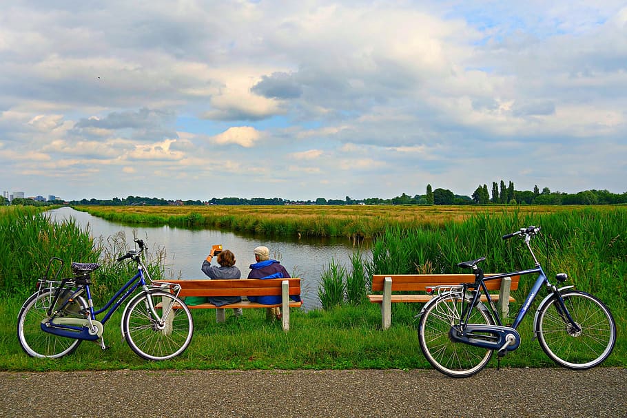 two bicycles on road with two people sitting on bench, couple, HD wallpaper