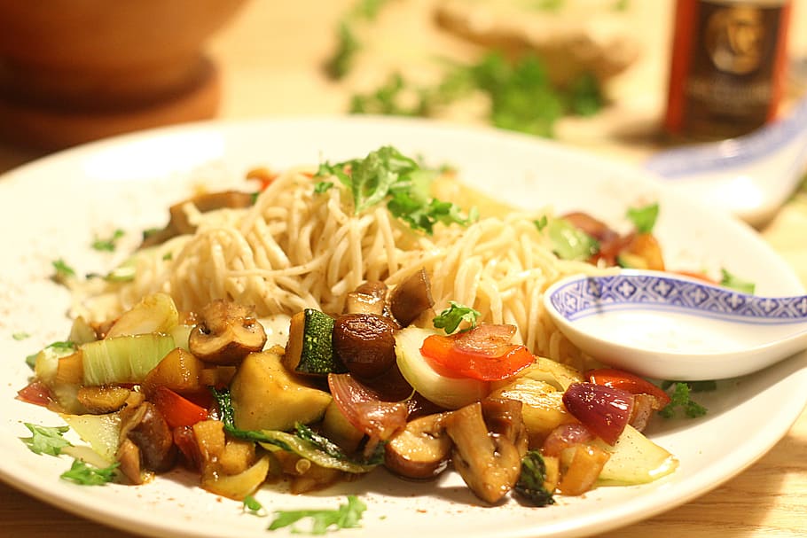 pasta dish on plate, Noodles, Asia, Vegetables, Eat, Chinese, HD wallpaper