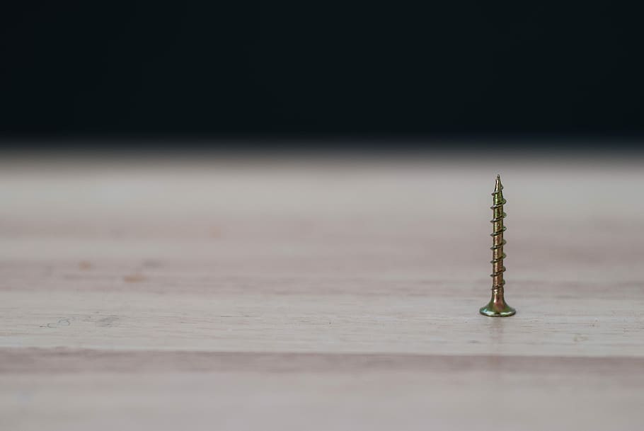 macro shot photography of screw, brass-colored screw on table HD wallpaper