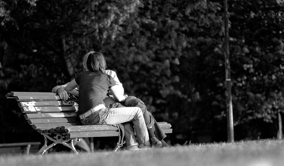 couple on bench, love, together, park, sitting, outdoors, people, HD wallpaper