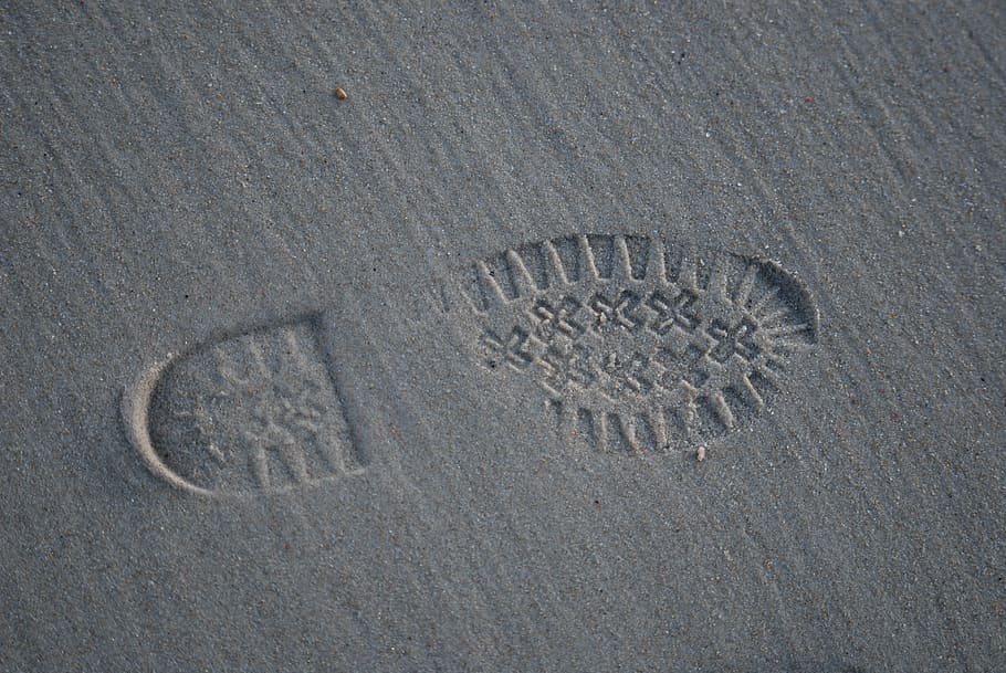 Footprints in the sand 1080P, 2K, 4K, 5K HD wallpapers free download.