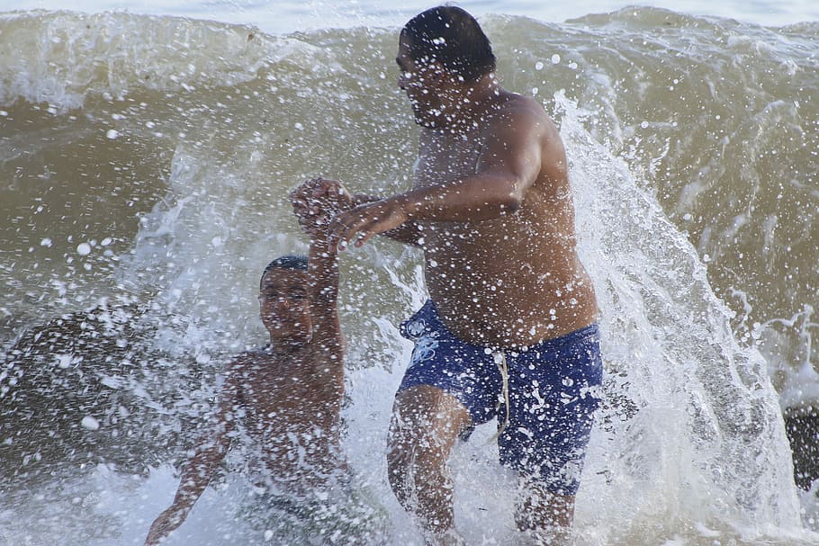 Big Wave, Play, Escape, Beach, hand in hand, overcoming, father and son HD wallpaper