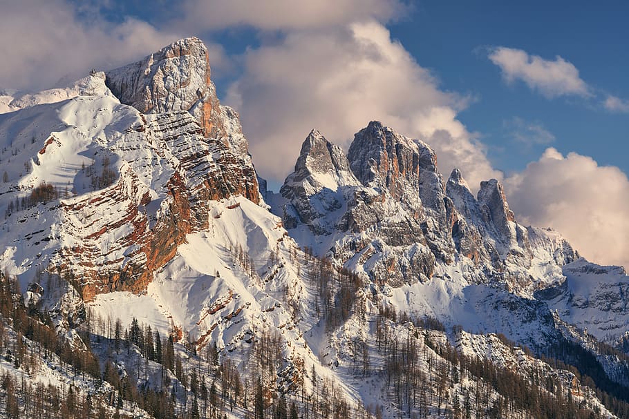 Sharp peaks, white and brown mountain under clouds at daytime HD wallpaper