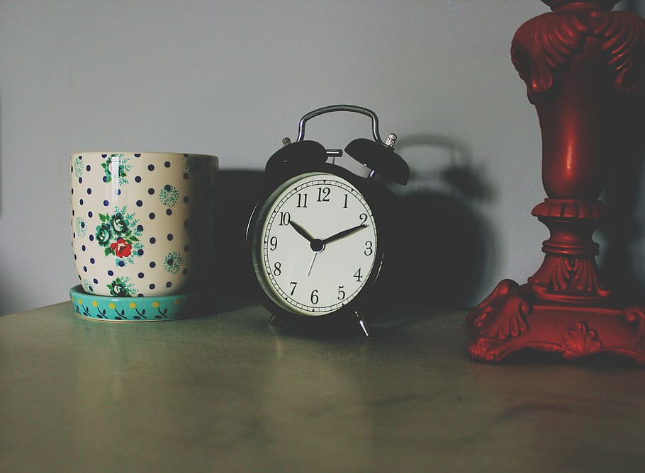 alarm clock, mug, shadow, table, time, vintage, indoors, still life HD wallpaper