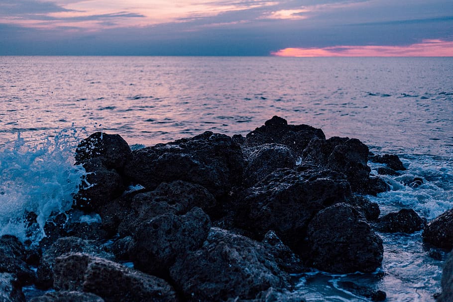 sea, ocean, water, waves, nature, rocks, cliff, horizon, cloud HD wallpaper