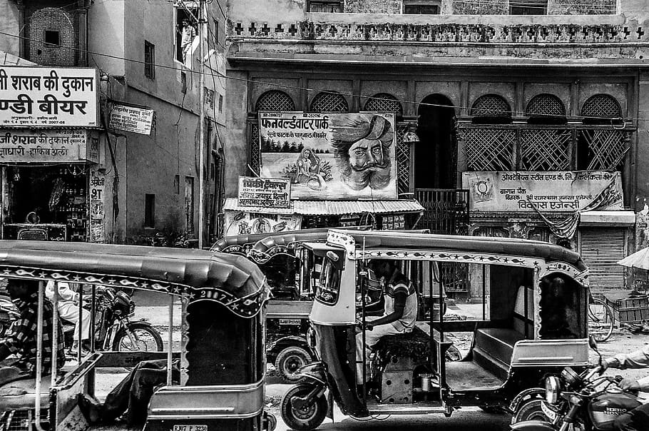 greyscale auto rickshaw and people, grayscale photography of auto rickshaws on road near building at daytime HD wallpaper