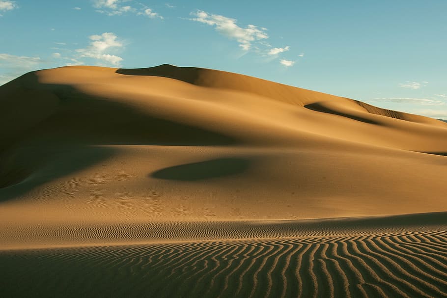 landscape view of desert, gobi, hot, sand dune, mongolia, structure