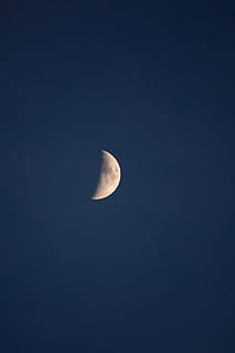 photo of half moon, close up photo of half moon, night, dark HD wallpaper