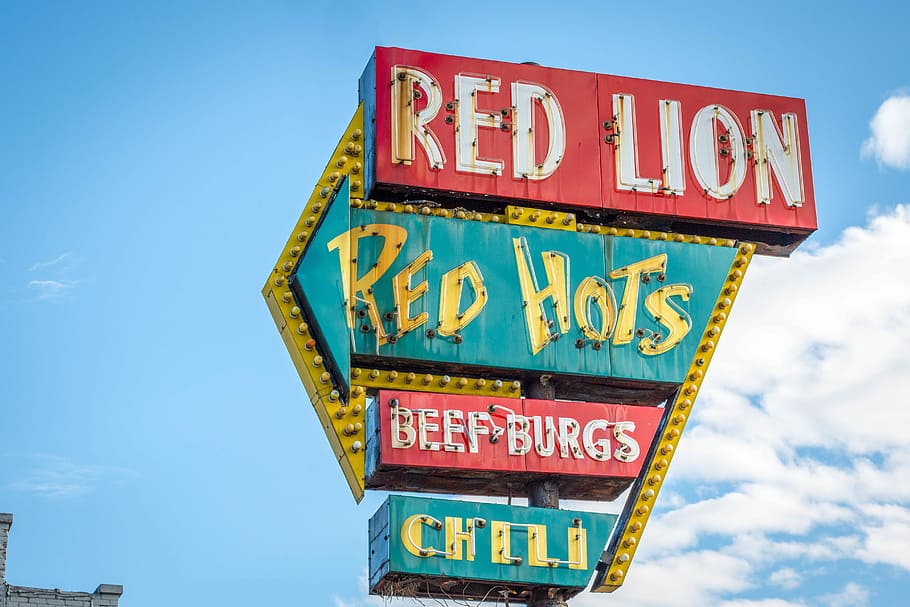 Red Lion, Red Hots, Beef Burgs, and Chili signage under white and blue cloudy skies, Red Lion, Red Hots, Beef Burgs and Chili signage, HD wallpaper